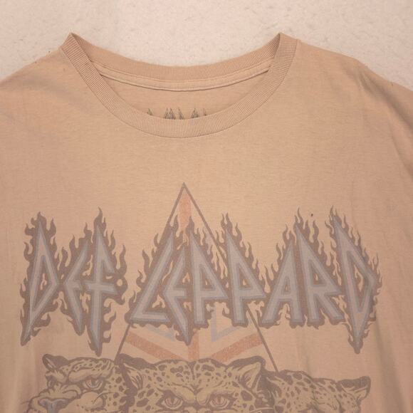 Def Leppard Band Graphic Crew Neck T Shirt Adult Mens Size Medium M Tan - Picture 1 of 9